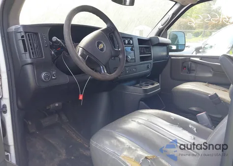 2014 Chevrolet Express 2500 Work Van z USA, uszkodzony, nr VIN 1GCWGFFA7E1137334